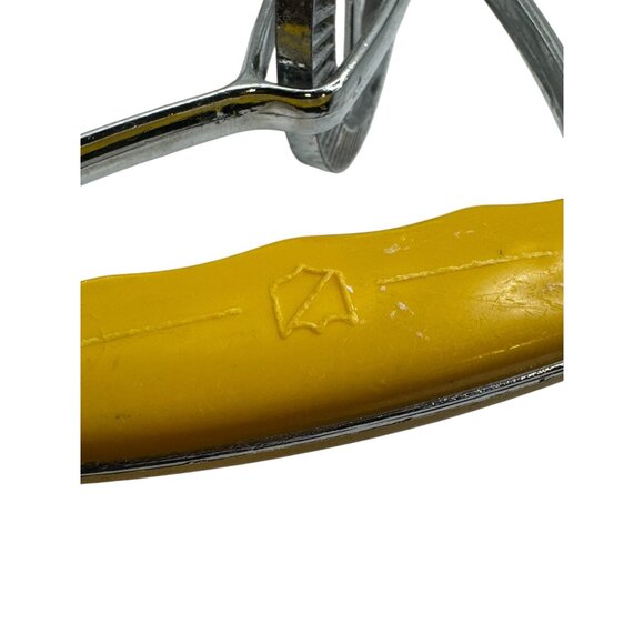Vintage Hand Crank Egg Beater With Yellow Handle And Chrome Finish - Picture 6 of 10